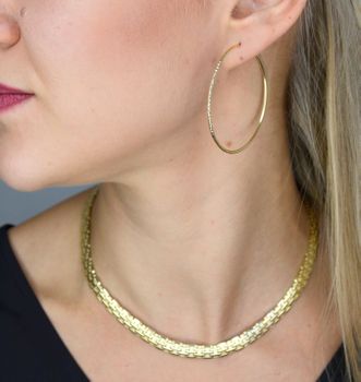 Złote kolczyki 333 koła 5 cm KL 9823 333 💎 Złote kolczyki w kształcie koła, delikatnie i w nowoczesny sposób grawerowane, kolczyki ze złota, kolczyki koła 5 cm (3).JPG